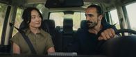 Das Meer ist der Himmel – Zoe (Ariana Gansuh) und Leon (Blerim Destani) im Auto