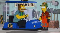 Die Simpsons – Traurige Zukunft: Der inzwischen erwachsene Bart (r.) arbeitet in einem Dinosaurier-Park, in dem geklonten Dinos lebende Tiere zum Fraß vorgeworfen werden - zur Belustigung eines zahlenden Publikums. Bart vertraut einem Kollegen (l.) seinen Frust an, nicht nur über den Job, sondern auch über seine Scheidung ...