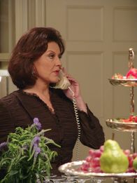 Gilmore Girls – Emily (Kelly Bishop) findet, dass Dean nicht gut genug für Rory ist. Daher schmiedet sie einen Plan, um diesen los zu werden. Schließlich gibt es so viele andere wohlhabende junge Männer, die viel besser für sie geeignet sind ...