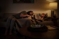 Bump – Dom Chalmers (Angus Sampson, l.); Angie Davis (Claudia Karvan, r.)