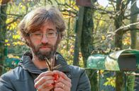 Jenseits der Alpen – Andrea Rutigliano, liebt die Singvögel und jagt die Vogeljaeger.