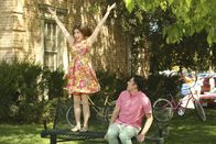 The Middle – Sue (Eden Sher, l.); Brad (Brock Ciarlelli, r.)