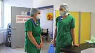 7 Tage ... – Juliane und Dr. Veldung.
