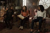 Charmed – (v.l.n.r.) Mel Vera (Melonie Diaz); Maggie Vera (Sarah Jeffery); Macy Vaughn (Madeleine Mantock)