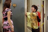 The Big Bang Theory – Missy Cooper (Courtney Henggeler) und Howard (Simon Helberg).