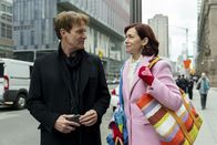 Elsbeth: Ein besonderer Fall – Carrie Preston als Elsbeth Tascioni (re.) und Stephen Moyer als Alex Modarian, li.