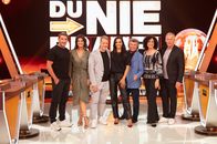 Da kommst du nie drauf! – Von links: Mark Keller, Marlene Lufen, Oliver Pocher, Amira Pocher, Andy Borg, Barbara Wussow und Johannes B. Kerner.