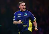 Darts: Premier League – Luke Littler feiert während des Finales der Paddy Power World Darts Championship zwischen Luke Littler und Michael Van Gerwen im Alexandra Palace, London, England, Vereinigtes Königreich am 3. Januar 2025