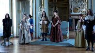 Versailles – Monsieur (Alexander Vlahos), Henriette (Noémie Schmidt), Louis XIV (George Blagden), Marie-Thérèse (Elisa Lasowski)