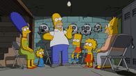 Die Simpsons – Ahnen nicht, dass sie schon bald aus Springfield verstoßen werden sollen: Homer (3.v.l.), Marge (l.), Bart (3.v.r.), Lisa (2.v.r.), Maggie (2.v.l.) und Grandpa (r.) ...