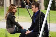 Castle – Müssen sich über die Zukunft ihrer Beziehung klar werden: Castle (Nathan Fillion, r.) und Beckett (Stana Katic, l.)