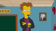 Die Simpsons – "Die Simpsons", "Conrad." Homer kommt teuer zu stehen, dass er Firmeninterna öffentlich macht. Als er zahlreiche Fotos von seiner Arbeitsstelle in den sozialen Netzwerken postet, wird Homer fristlos entlassen und muss wieder von ganz unten anfangen. Er wird Tellerwäscher in einem griechischen Restaurant - für Homer der tollste Job auf Erden! Inspiriert vom Schicksal ihres Vaters entwickelt Lisa eine App, die vorhersagen soll, wie sich das Postingverhalten auf die eigene Lebensrealität auswirkt.
