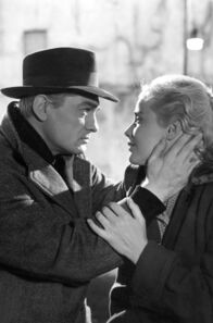 Weiße Nächte – Ihren früheren Geliebten (Jean Marais) möchte Natalia (Maria Schell) wieder in die Arme schließen können.