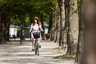 Heimatleuchten – Conny Bürgler unterwegs mit ihrem Fahrrad am Wörthersee