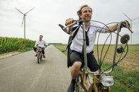 25 km/h – Christian (Lars Eidinger) und Georg (Bjarne Mädel).