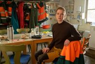 Der Alte – Hinter dem offensichtlichen Schock über den Mord an ihrer Kollegin, verbirgt sich bei Heike Halbritter (Magdalena Wiedenhofer) aber noch eine andere Sache.
