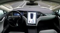 Hightech Revolution - Sternstunden der Technik – Armatur inklusive hochmodernem Bordcomputer eines Teslas.