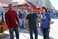 Navy CIS: L.A. – Ermitteln undercover in einem neuen Fall: Callen (Chris O'Donnell, M.), Sam (LL Cool J, l.) und Kensi (Daniela Ruah, r.) ...