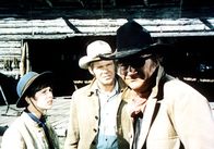 Der Marshal – Rooster Cogburn (John Wayne, r.)