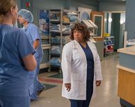 Grey's Anatomy – Chandra Wilson (Dr. Miranda Bailey).