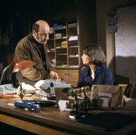 Auf Achse – Franz Meersdonk (Manfred Krug) soll für die Spediteurin Sylvia Mittermann (Monika Bleibtreu) eine Terminfracht nach Teheran fahren.
