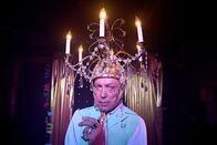 Swan Song – Swan Song Bühnen-Show: Udo Kier als Pat Pitsenbarger Copyright: SRF/Ascot Entertainment Group