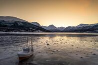 planet e. – Fjorde sind lange, tiefe, schmale Meeresarme, die weit ins Landesinnere hineinreichen.