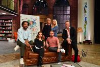 Halbpension mit Schmitz – v.l.n.r.) Simon Pearce; Kathrin Osterode; Pierre M. Krause; Ralf Schmitz; Janine Kunze; Jenke von Wilmsdorff