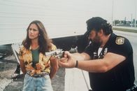 Die Miami Cops – Steve Forrest (Bud Spencer, r.) bekommt tatkräftige Unterstützung von der Truckerin Anabella (Rhonda Lundstead, l.) ...