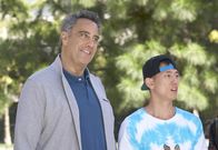 Single Parents – Douglas Fogerty (Brad Garrett, l.); Miggy Park (Jake Choi, r.)
