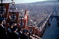 Mythen-Jäger – Der Heilige Gral strahlt eine unglaubliche Faszination aus, der immer wieder die Mächtigen der Welt verfallen. Auch die Nazis und insbesondere Heinrich Himmler wollten die Reliquie in ihren Besitz bekommen ...