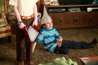 The Middle – Während das erste seiner selbstgeschriebenen Stücke noch überraschend gut war, kann Brick (Atticus Shaffer) mit "Alien Robot II" nur wenig überzeugen ...