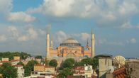 Wunderbauten der Geschichte – Das einstige Zentrum des Christentums: Jahrhundertelang prägt die Hagia Sophia in Istanbul die Architektur. Ihre monumentale Kuppel ruht lediglich auf vier Stützpfeilern.