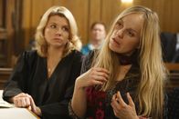 Danni Lowinski – Die 20-jährige Viktoria (Friederike Kempter, r.) leidet an Infantiler Cerebral Paralese, sie ist Spastikerin und hat nicht mehr lange zu leben. Dennoch wünscht sie sich nichts sehnlicher als schön zu sein. Danni (Annette Frier, l.) geht mit ihr vor Gericht, um die Krankenkasse zu verklagen. Doch werden sie den Fall gewinnen?; Die 20-jährige Viktoria (Friederike Kempter, r.) leidet an Infantiler Cerebral Paralese, sie ist Spastikerin und hat nicht mehr lange zu leben. Dennoch wünscht sie sich nichts sehnlicher als schön zu sein. Danni (Annette Frier, l.) geht mit ihr vor Gericht, um die Krankenkasse zu verklagen. Doch werden sie den Fall gewinnen?