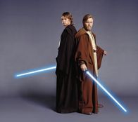 Star Wars: Die Rache der Sith – Wird der junge Jedi Anakin (Hayden Christensen, l.) seinem ehemaligen Mentor Obi-Wan Kenobi (Ewan McGregor, r.) tatsächlich den Rücken kehren und zur dunklen Seite der Macht wechseln?
