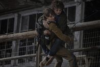 They Want Me Dead – Retterin in der Not: Angelina Jolie als Hannah, Finn Little als Connor