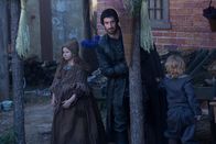 Salem – Isaac (Iddo Goldberg, M.) geht Mercys Machenschaften weiter auf den Grund, während sich Cottons Leben grundlegend ändert ...