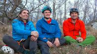 CheXpedition – Thomas (links) und Alexander zeigen Checker Julian (Mitte) den Sonnenuntergang.