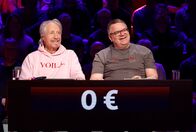 Wer weiß denn sowas? – Rateteam-Kapitän Elton (r.) und der Schauspieler Reiner Schöne (l.) bilden ein Rateteam.