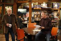 Last Man Standing – Ed Alzate (Hector Elizondo, l.); Mike Baxter (Tim Allen, r.)