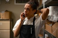 Boiling Point – Chefköchin Carly jongliert mit den Herausforderungen ihres neuen Restaurants: Carly (Vinette Robinson)