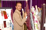 Verliebt in Berlin – (2. Staffel) - Hugo Haas (Hubertus Regout), der genialische Chefdesigner der Firma, kommt aus einer chaotischen Künstlerfamilie. Nach einer Trotzphase, in der er sich dem Studium der Statistik widmete, hat Hugo eingesehen, dass seine Kreativität sein Kapital ist.
