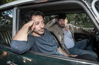 jerks. – Lassen keine Peinlichkeit aus, ecken unverhältnismäßig an und stoßen an moralische Grenzen: die Freunde Christian Ulmen (r.) und Fahri Yardim (l.) ...