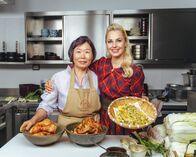 Silvia kocht – Kum-soon Lee (Restaurant Sang Sang) und Silvia Schneider. („Kimchi – fermentiertes Gemüse“ und „Pajeon“)