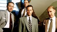 L.A. Confidential – Von links: Jack Vincennes (Kevin Spacey), Bud White (Russell Crowe), Ed Exley (Guy Pearce) und Dudley Smith (James Cromwell) wollen gemeinsam gegen Verbrechen und Korruption in Los Angeles vorgehen.