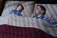Two and a Half Men – Aus Einsamkeit hat sich Alan (Jon Cryer) ein neues Hobby gesucht ...
