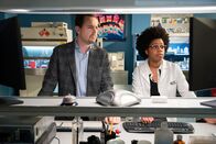 Navy CIS – Timothy McGee(Sean Murray, l.); Kasie Hines (Diona Reasonover, r.)