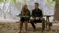 MacGyver – MacGyvers Partner Jack Dalton (George Eads, r.) und Rileys Mutter (l.) sorgen sich um die IT-Spezialistin. Sie hatte sich in das System der NSA gehackt und einem Erpresser geheime Daten zugespielt. Können Mac & Co die Daten retten?; MacGyvers Partner Jack Dalton (George Eads, r.) und Rileys Mutter (l.) sorgen sich um die IT-Spezialistin. Sie hatte sich in das System der NSA gehackt und einem Erpresser geheime Daten zugespielt. Können Mac & Co die Daten retten?