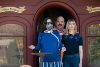 The Last Man on Earth – (v.l.n.r.) Carol (Kristen Schaal); Todd (Mel Rodriguez); Melissa (January Jones)