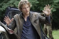 MacGyver – Angus "Mac" MacGyver (Lucas Till) und Jack Dalton, die zwei Spezialagenten des "Department of External Services", arbeiten zusammen, um eine entführte CIA-Agentin zu finden ...